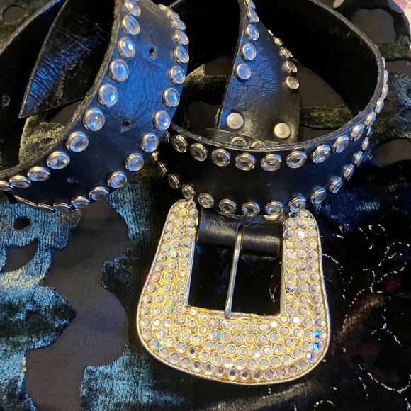 BLACK LEATHER STUDDED BELT BIG RHINESTONE BUCKLE ALL INTACT - Picture 6 of 8